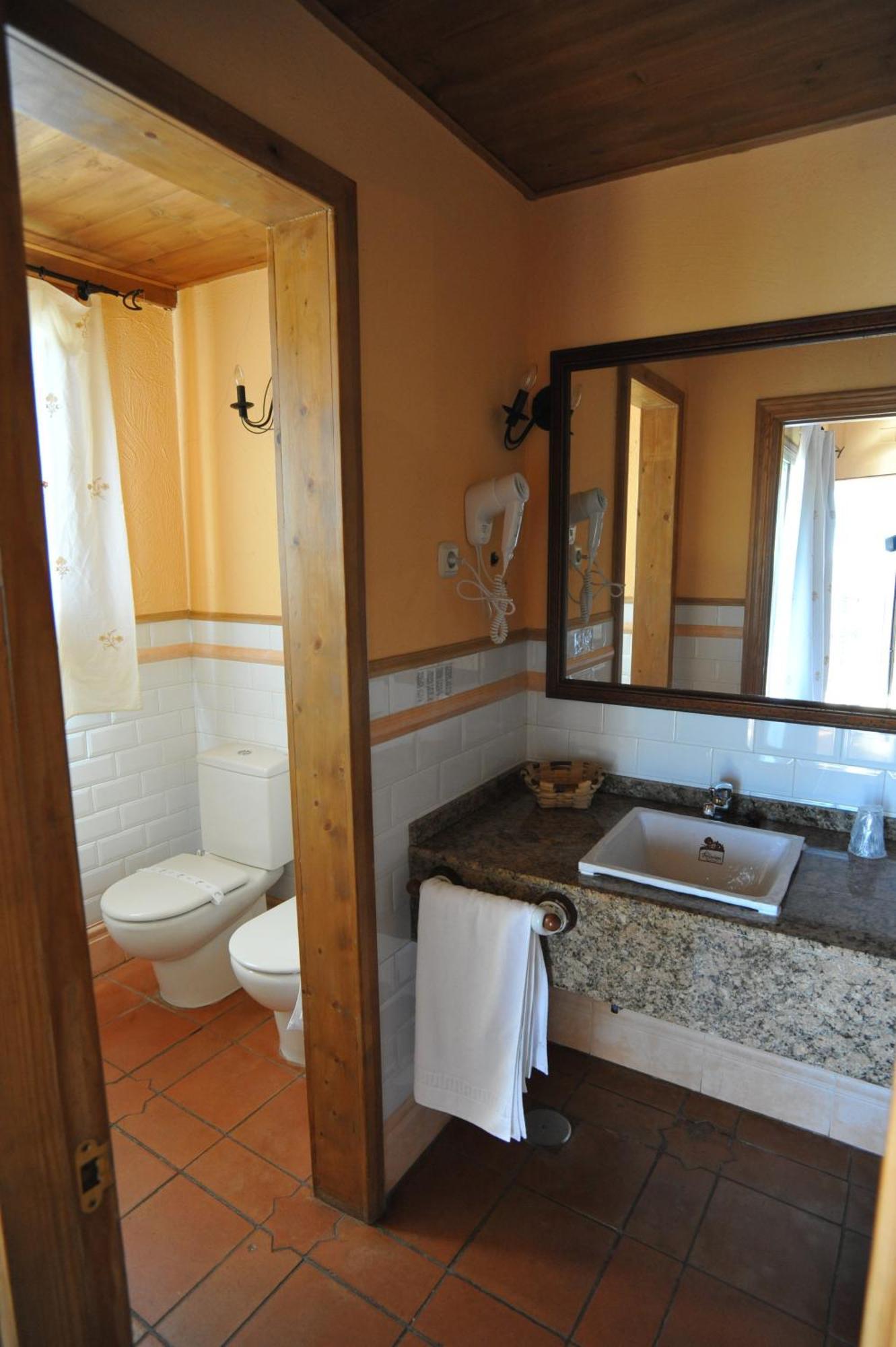 Hotel Rural Hosteria Fontivieja Losar De La Vera Esterno foto